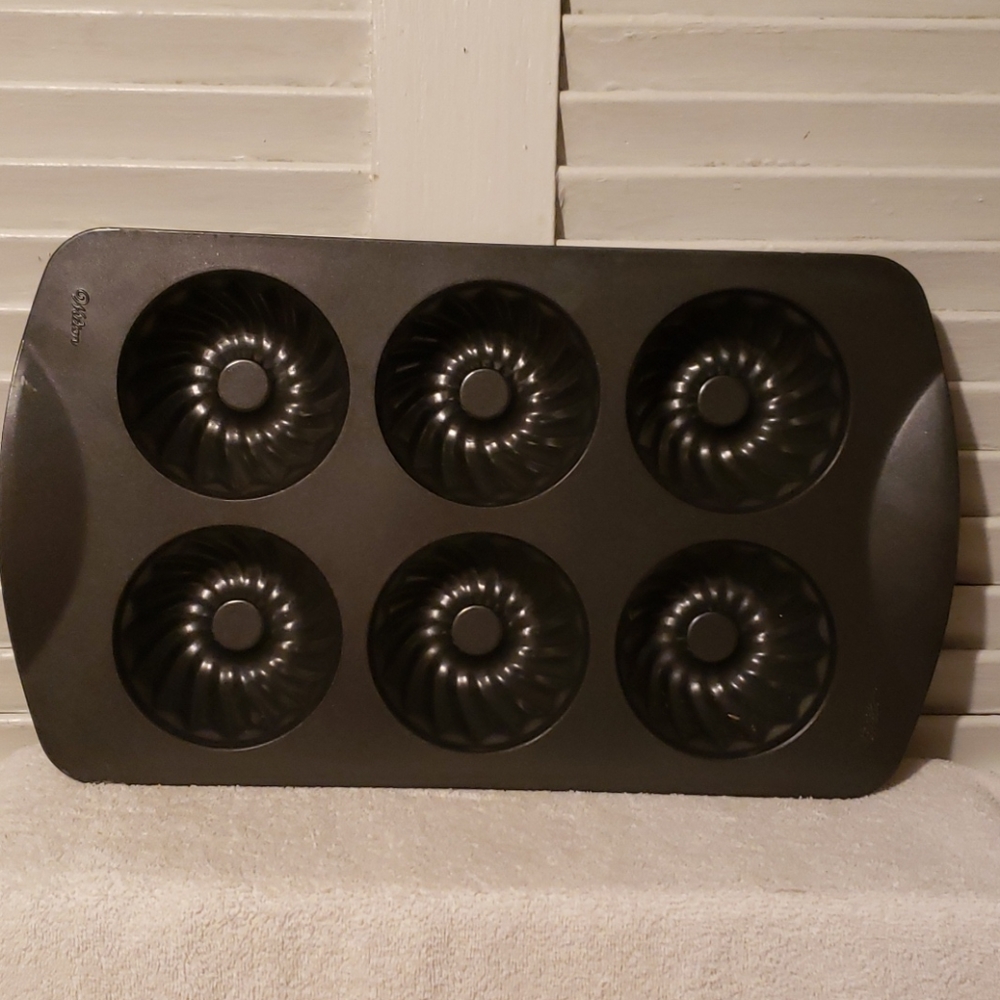 Wilton Mini Bundt Pan